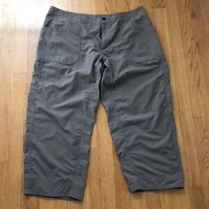 Mountain Hardwear Women's Size 12 Taupe Nylon Cropped Cargo Hiking Pants